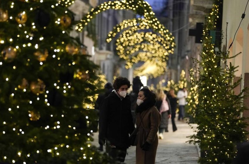  Χριστούγεννα στην Ευρώπη υπό την… έλευση της Όμικρον – Σε ποιες χώρες επέστρεψαν τα μέτρα