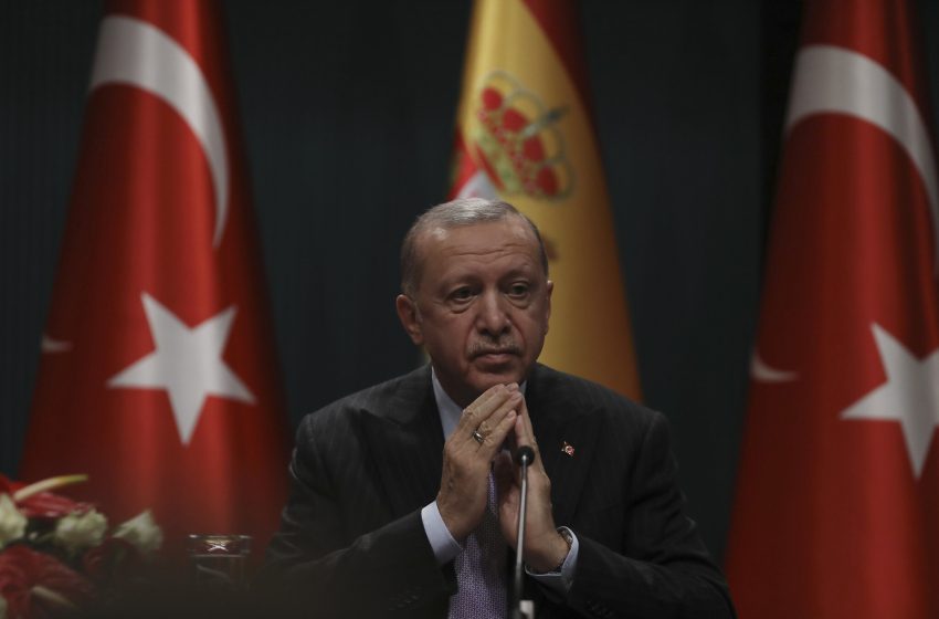  Τουρκία – Στη δίνη της πολιτικής κρίσης μετά την κατάρρευση της οικονομίας – Άλλαξε υπουργό ο Ερντογάν