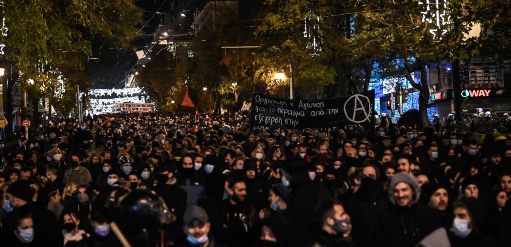 Γρηγορόπουλος: Μαζική πορεία στη μνήμη του Αλέξη - Ένταση στα Εξάρχεια 12 E03BD700 9556 4DB4 B780 9718C5D37604