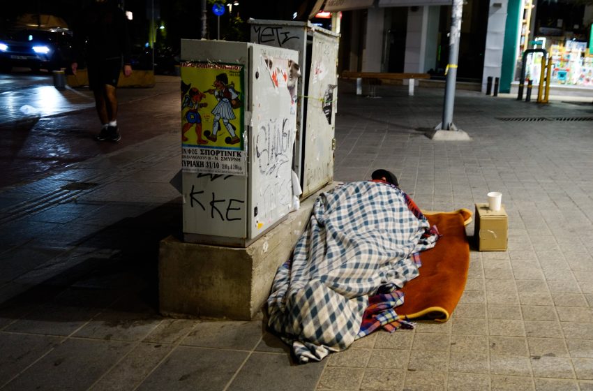  Κρήτη: Αστυνομικοί πήραν τις κουβέρτες αστέγων