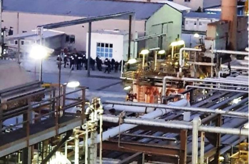  Καβάλα: Μπήκαν τα ΜΑΤ σε εργοστάσιο – Περικυκλωμένοι οι εργαζόμενοι – Καταγγέλλει την επέμβαση η ΓΣΕΕ