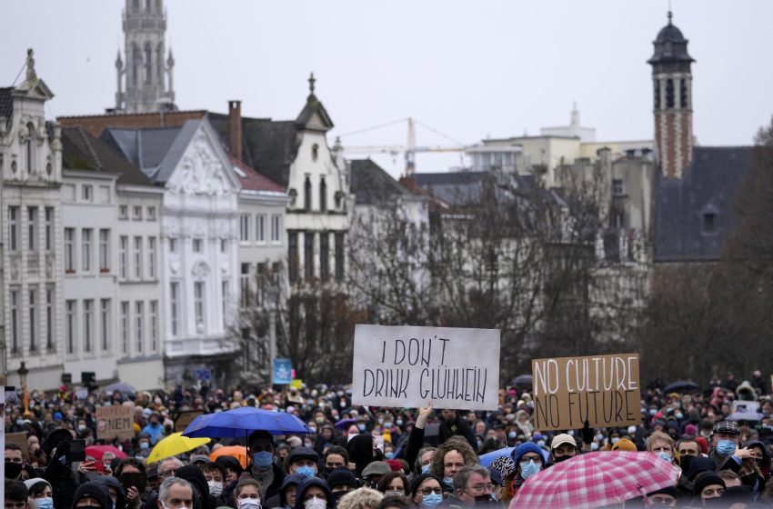  Χιλιάδες Βέλγοι διαδηλωτές κατά του “λουκέτου” στον πολιτισμό