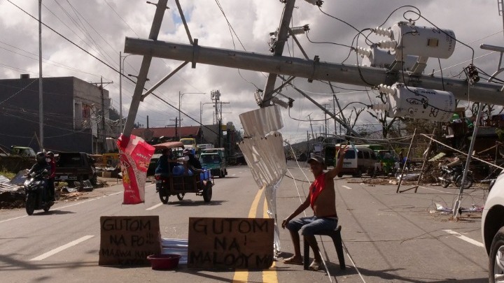  Ασύλληπτη τραγωδία στις Φιλιππίνες: Οι νεκροί από τον τυφώνα Ράι ξεπερνούν τους 300