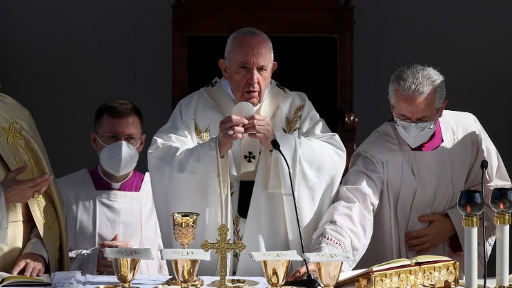  Θεία Λειτουργία από τον πάπα Φραγκίσκο – Συνάντηση με τον αρχιεπίσκοπο Χρυσόστομο