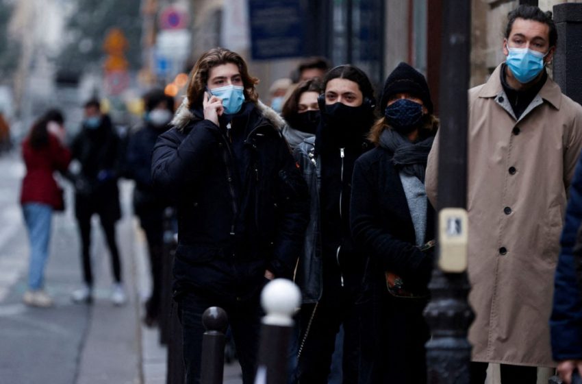  Γαλλία: Σαρώνει η Όμικρον, πάνω από 200.000 νέα κρούσματα