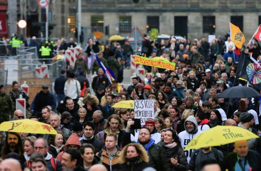  Χιλιάδες Ολλανδοί στους δρόμους κατά των περιοριστικών μέτρων