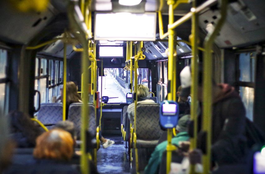  Τρόμος για 18χρονους στο Μενίδι – Ανήλικοι τους απείλησαν με μαχαίρι σε λεωφορείο