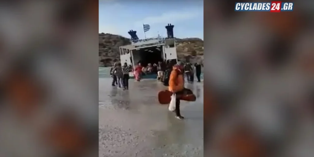 ploio anemoi sxoinousa.jpg