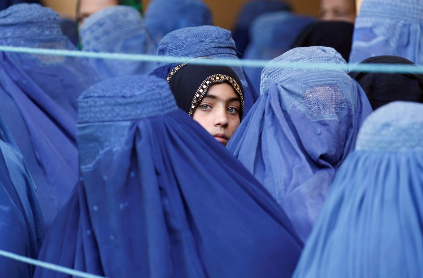  Χιλιομετρικό «όριο» στα ταξίδια των γυναικών επιβάλλουν οι Ταλιμπάν