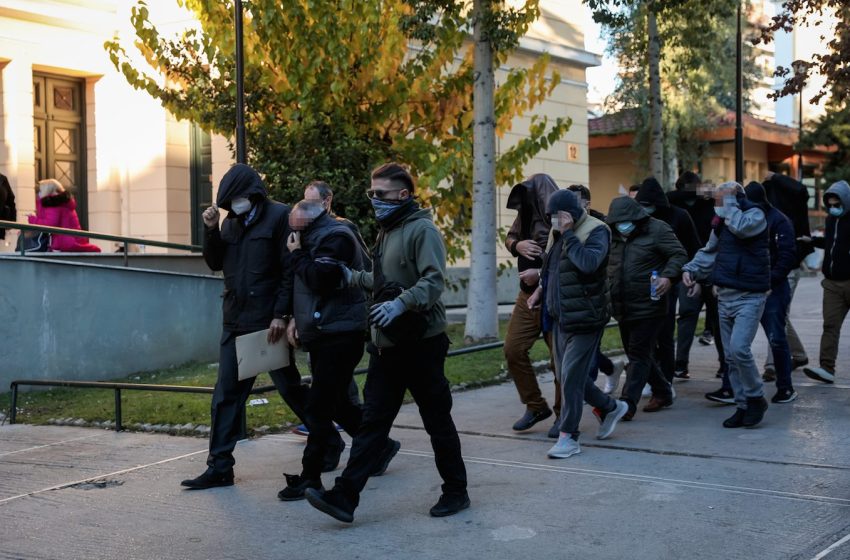  Ετσι δρούσε το κύκλωμα των παράνομων ελληνοποιήσεων – 215 τα μέλη του!