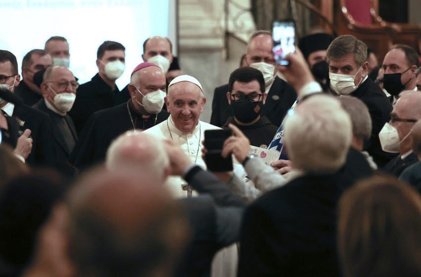 Πάπας Φραγκίσκος: Η βία εναντίον των γυναικών προσβάλλει τον Θεό