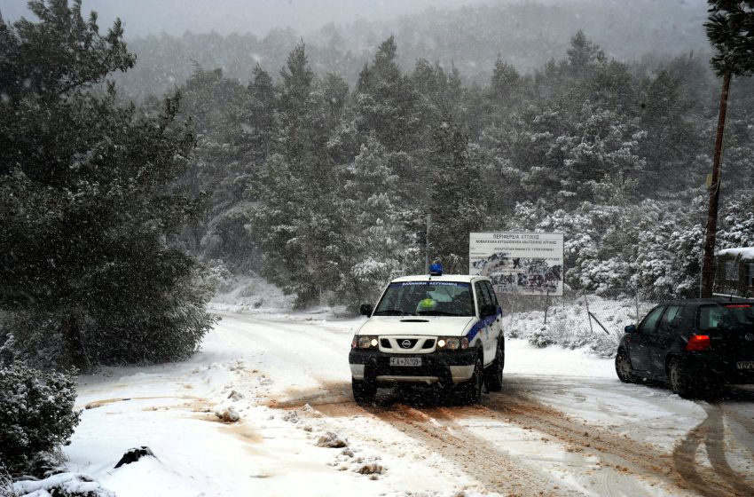  Τμηματική διακοπή κυκλοφορίας σε Αχαρνές, Λ. Φυλής και Πάρνηθα λόγω χιονόπτωσης