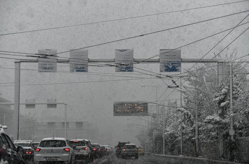  Πυρά της αντιπολίτευσης για την κακοκαιρία- Τα κόμματα μιλούν για “επιτελικό μπάχαλο”