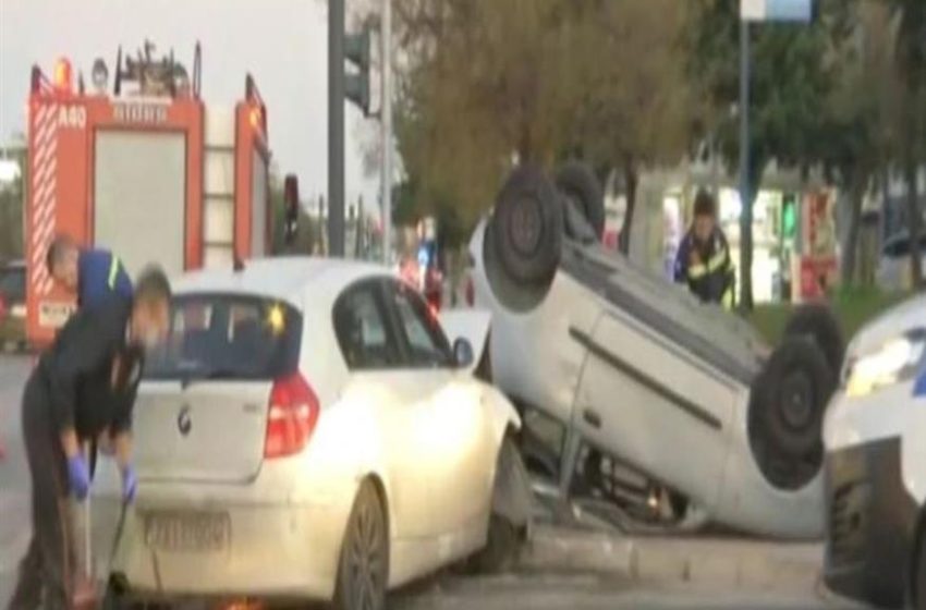  Σοβαρό τροχαίο στη Βουλιαγμένης με ανατροπή οχήματος και εγκλωβισμό του οδηγού