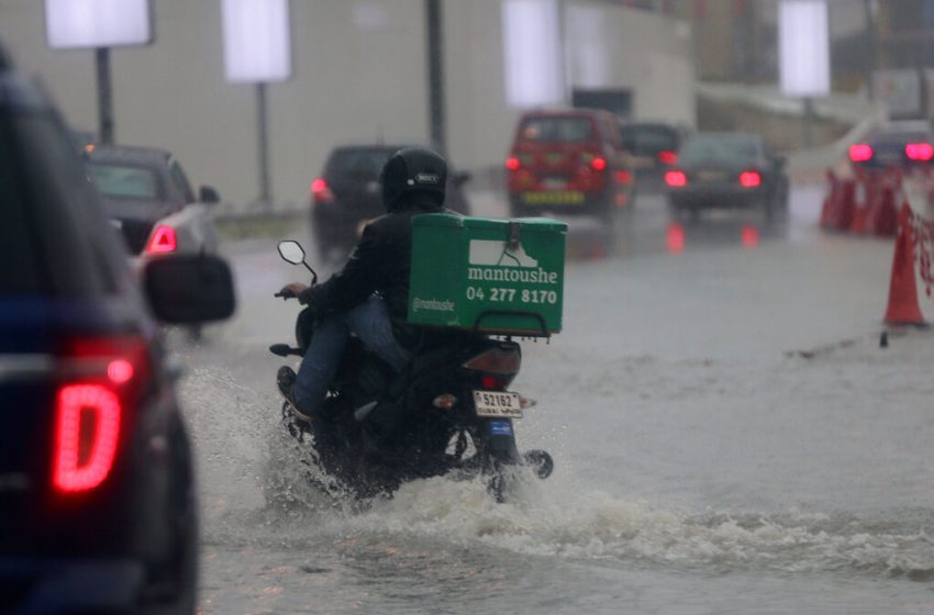  ΗΑΕ: Σε συναγερμό οι χώρες του Κόλπου λόγω των καταρρακτωδών βροχών
