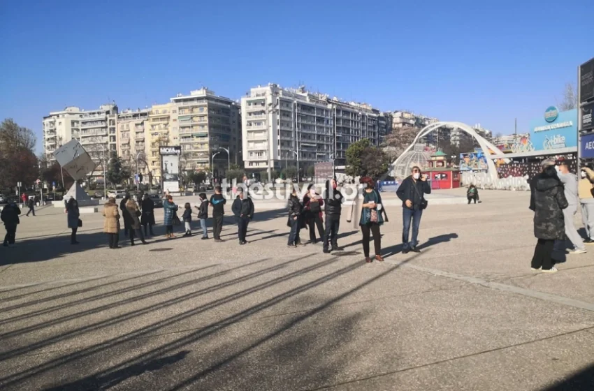  Θεσσαλονίκη: Ουρές δεκάδων μέτρων για rapid test