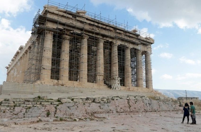  Ερωτική ταινία κάτω από την Ακρόπολη- Μενδώνη Παράνομο γύρισμα θα αποδοθούν ευθύνες