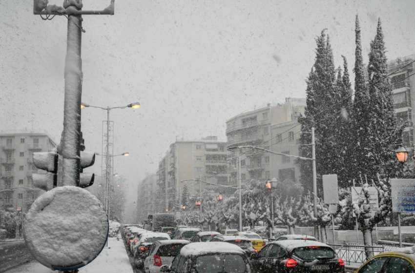  Εγκεφαλικό υπέστη επιβάτης εγκλωβισμένου ΙΧ στην Κατεχάκη