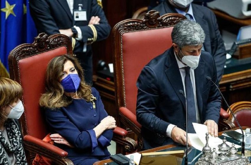  Ιταλία: “Υπάρχει άνοιγμα, εργαζόμαστε για να έχουμε γυναίκα πρόεδρο”, δηλώνουν Σαλβίνι και Κόντε