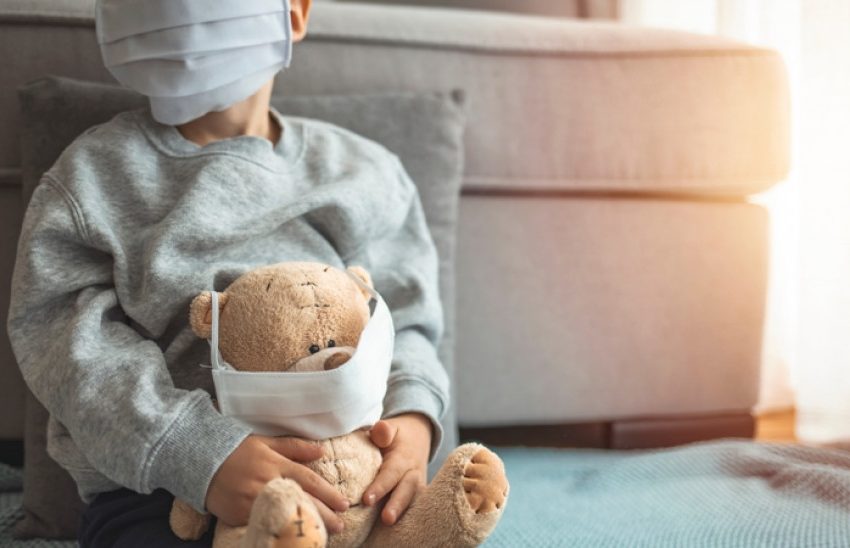  Βρετανική μελέτη: Η Όμικρον στέλνει περισσότερα μικρά παιδιά και μωρά στο νοσοκομείο από άλλες παραλλαγές