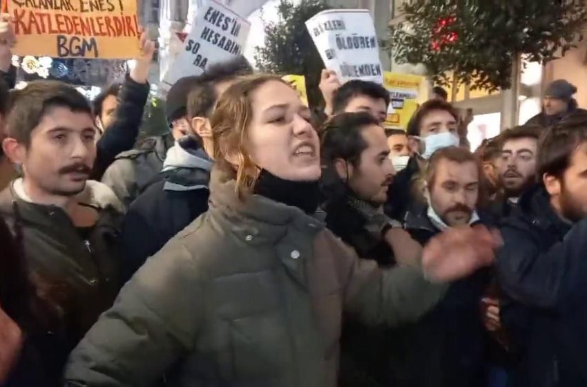 Μεγάλη διαδήλωση στην πλατεία Ταξίμ για την αυτοκτονία του φοιτητή, συγκρούσεις και συλλήψεις