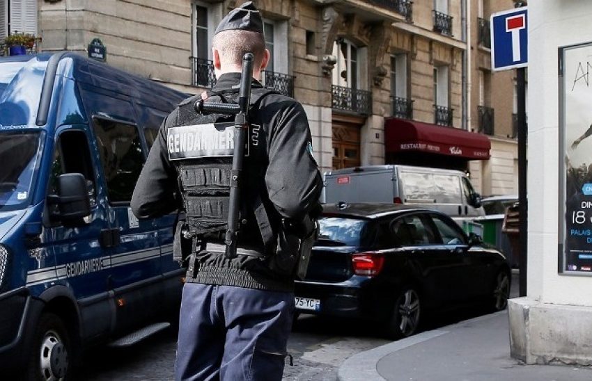  Γαλλία – Παραδόθηκε στην αστυνομία κρατώντας το κεφάλι και τα γεννητικά όργανα άνδρα που σκότωσε