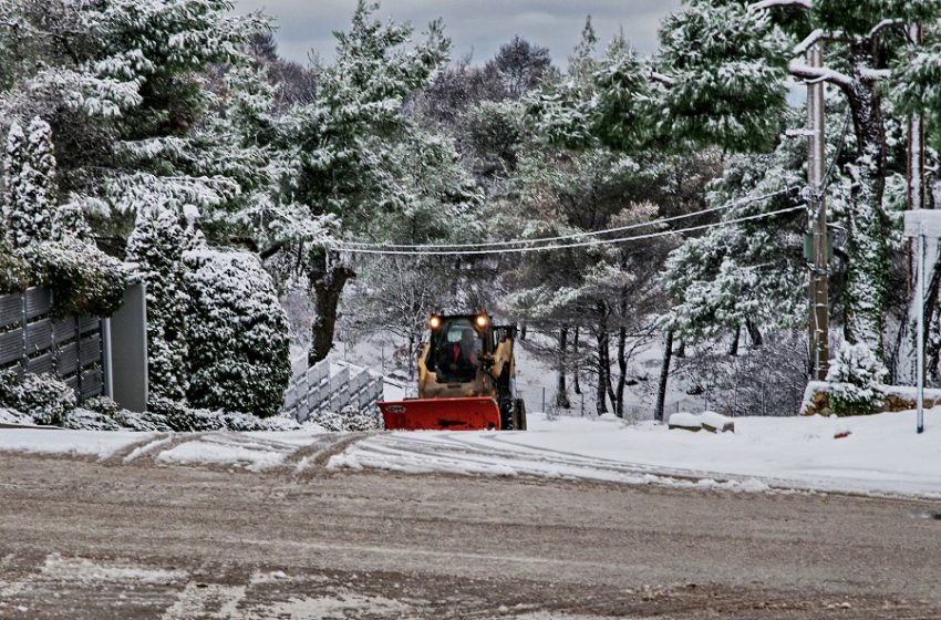  Ψύχος: Μέχρι και – 20 στο δεύτερο πιο ισχυρό κύμα τις επόμενες ώρες – Στα λευκά οι Κυκλάδες – Χιόνια και στο κέντρο της Αθήνας – Δείτε LIVE