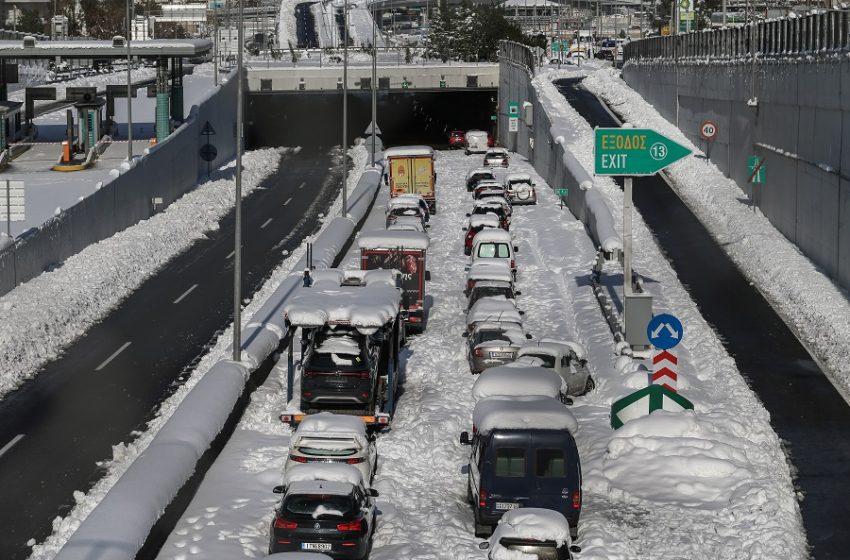  Οικονόμου για χιονιά: Δεν υπήρξε ακριβής πρόγνωση για την ένταση και την ταχύτητα του φαινομένου – Τι “απαντούν” οι μετεωρολόγοι (vid)