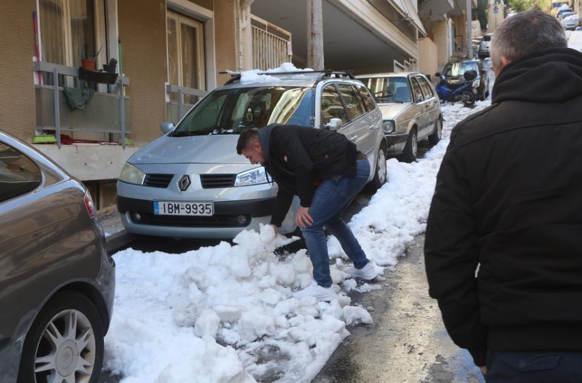  Τέσσερις μέρες μετά: Εικόνες απροσπέλαστων δρόμων – 1000 νοικοκυριά χωρίς ρεύμα – Είκοσι μέτρα από τη Μεσογείων 40 ώρες χωρίς ηλεκτροδότηση (vid)