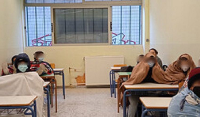  Αυτή είναι η κατάσταση στα σχολεία – Μάθημα με κουβέρτες (εικόνες)
