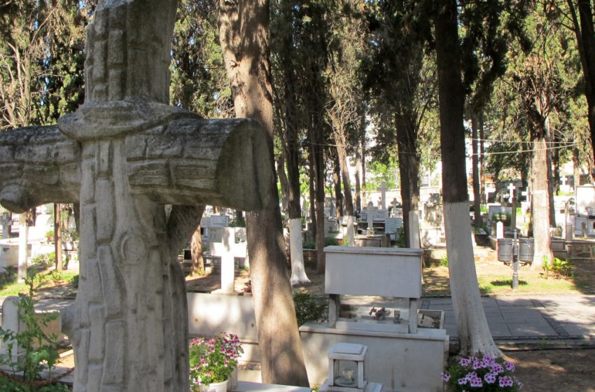  Κοροναϊός: Ανοίγουν νέους τάφους στα κοιμητήρια Ωραιοκάστρου στη Θεσσαλονίκη