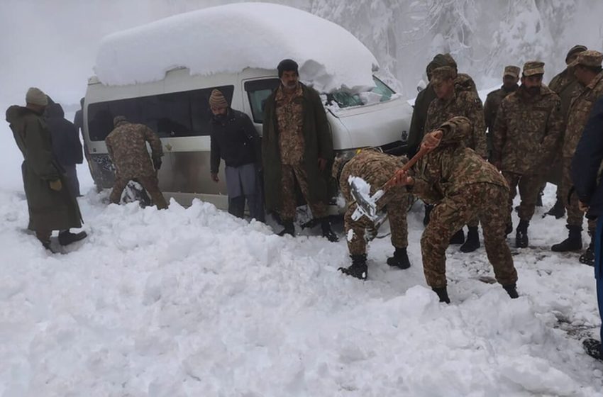  Πακιστάν: Πολλοί νεκροί λόγω χιονόπτωσης που εγκλώβισε οδηγούς στα αυτοκίνητά τους