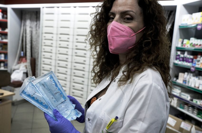  Θεσσαλονίκη: Εξαφανίστηκαν τα self test από τα φαρμακεία λίγο πριν το άνοιγμα των σχολείων