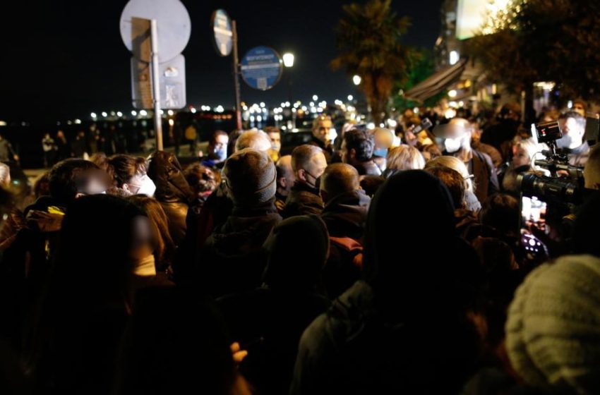  Βιασμός 24χρονης: Οργή σε συγκέντρωση διαμαρτυρίας στη Θεσσαλονίκη