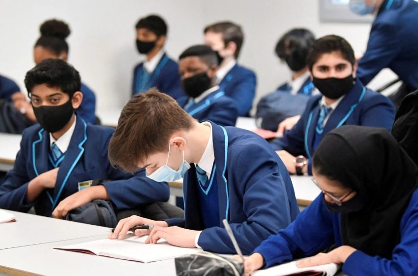  Αλαλούμ στα βρετανικά σχολεία με τα μέτρα για το άνοιγμα