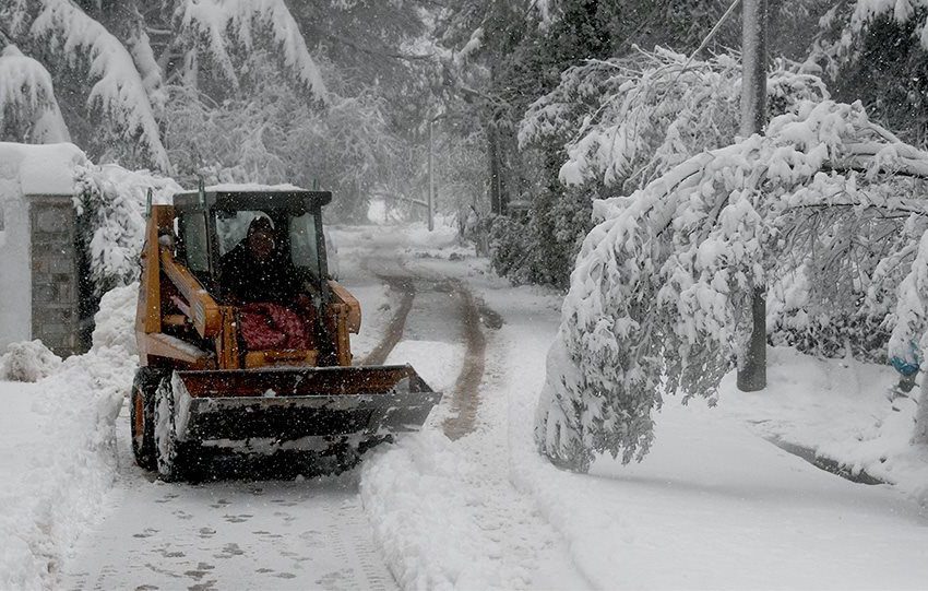  Πυκνό χιόνι στη νότια Εύβοια – Διακοπές στη ρευματοδότηση