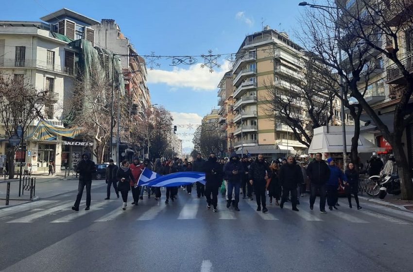  Πορεία κατά των εμβολίων και της υποχρεωτικότητας στο κέντρο της Θεσσαλονίκης (video)