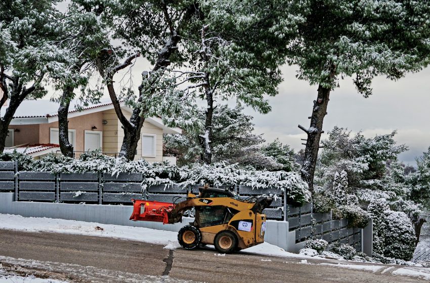  Κακοκαιρία “Ελπίδα” – Κλειστοί δρόμοι στην Αττική λόγω χιονόπτωσης