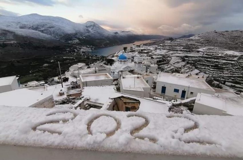  Χιονοπτώσεις στις Κυκλάδες – Κλείνουν προληπτικά σχολεία στην Εύβοια