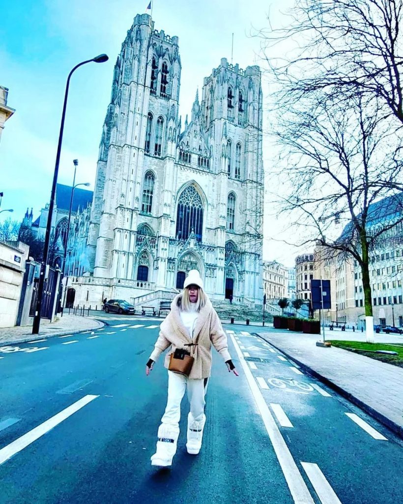 Ιωάννα Παλιοσπύρου: Στο εξωτερικό πριν από το δέκατο χειρουργείο 4 φ1 5