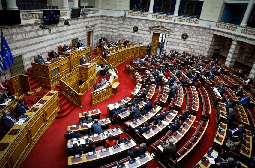  Βουλή: Με 208 “ΝΑΙ” πέρασε το νομοσχέδιο για την ψήφο των απόδημων – 68 “ΟΧΙ”, 24 “ΠΑΡΩΝ”