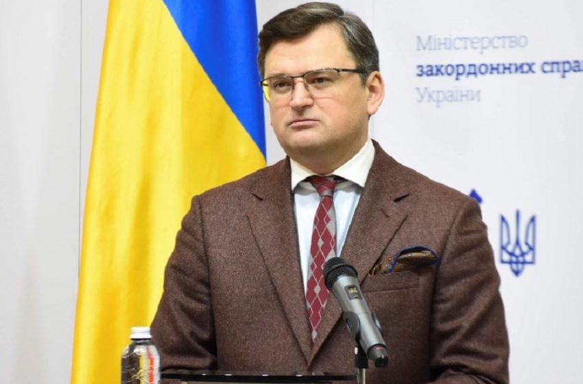  Ουκρανία: Ο ΥΠΕΞ Κουλέμπα ζητά όπλα από άλλες χώρες και εγγυήσεις από ΕΕ