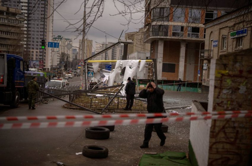  Νύχτα κόλασης σε Κίεβο και Χάρκοβο – Εκρήξεις και οδομαχίες – Σε πλήρη εξέλιξη η ρωσική επίθεση