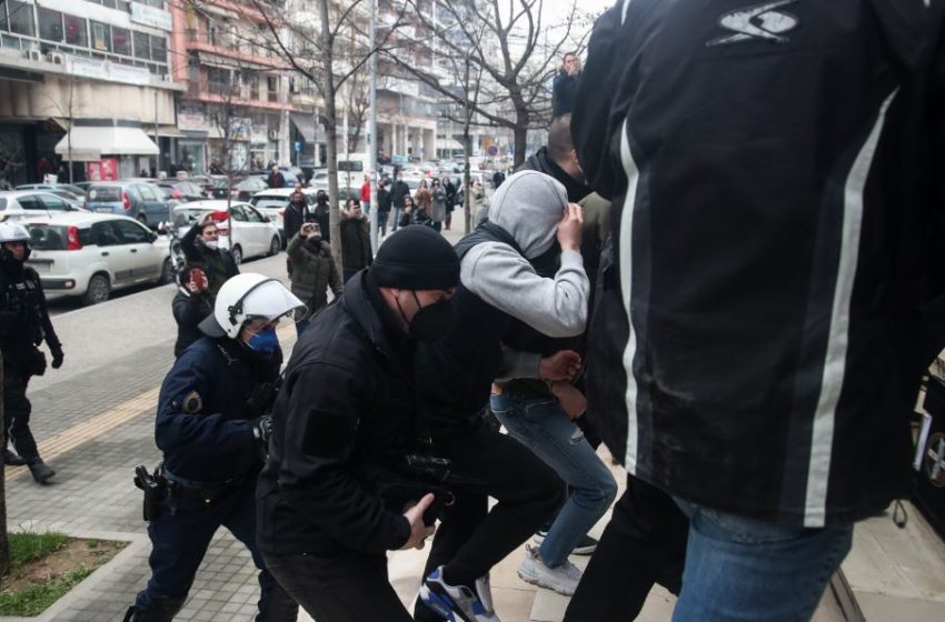  Εφοδοι σε συνδέσμους οπαδών στην Αθήνα – Λουκέτο σε 12 και συλλήψεις