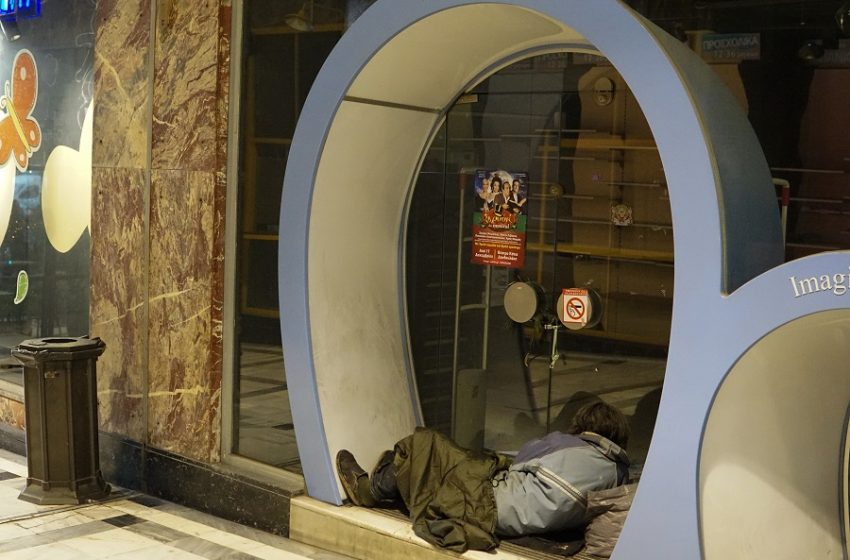  Οργισμένες αντιδράσεις για τον ΙΑΝΟ και την απάνθρωπη εσωτερική οδηγία για τους άστεγους