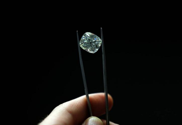  ΗΠΑ: Σε δημοπρασία το πιο πολύτιμο μπλε διαμάντι στον κόσμο