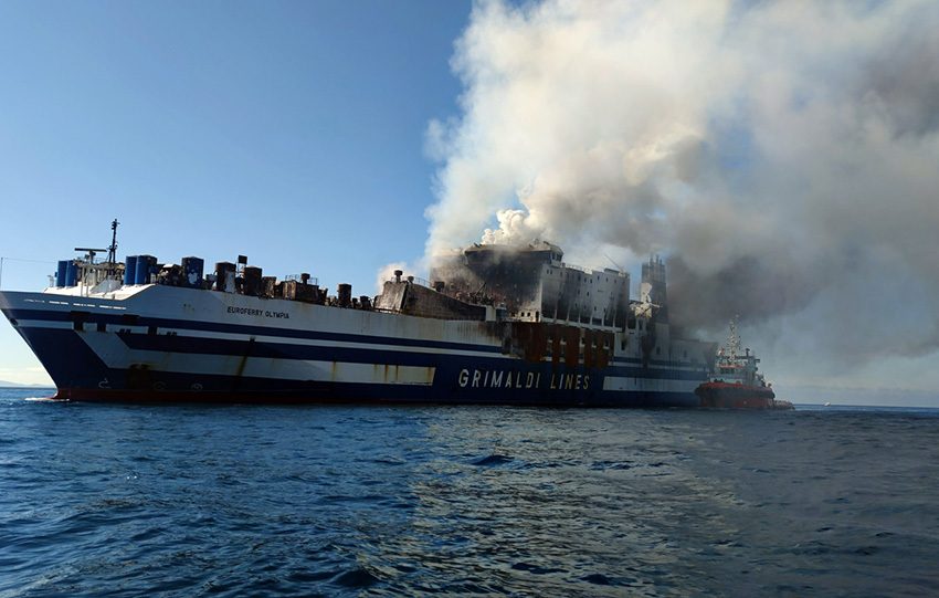  Euroferry Olympia: Ρυμουλκείται στον Αστακό όπου θα συνεχιστούν οι έρευνες