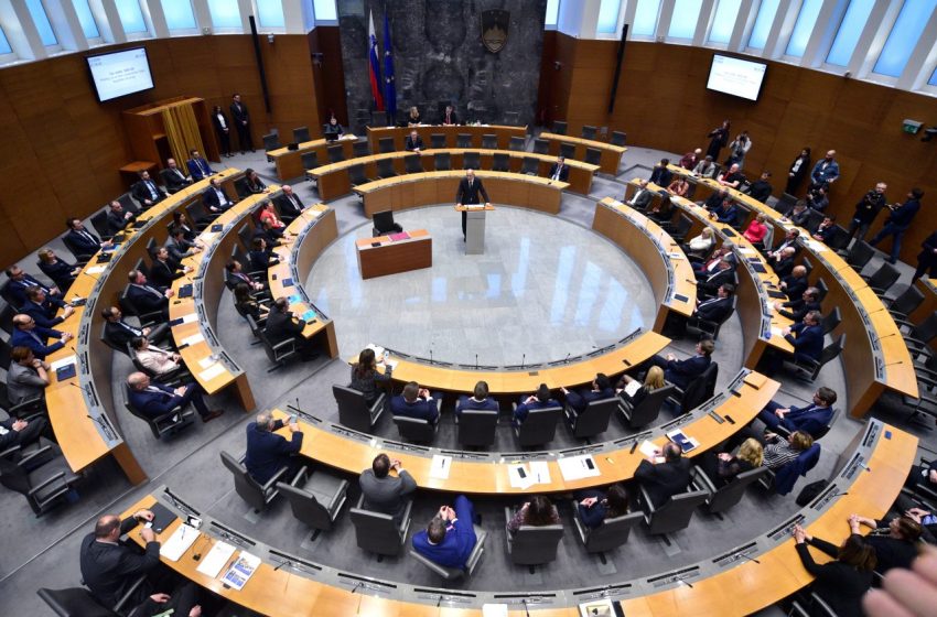  Σλοβενία: Οι βουλευτικές εκλογές θα διεξαχθούν στις 24 Απριλίου