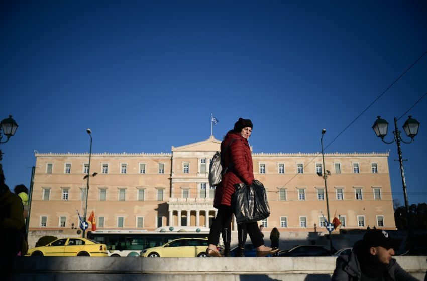  Ευρωβαρόμετρο: Το 97% των Ελλήνων θεωρεί τη χώρα διεφθαρμένη μέχρι το μεδούλι