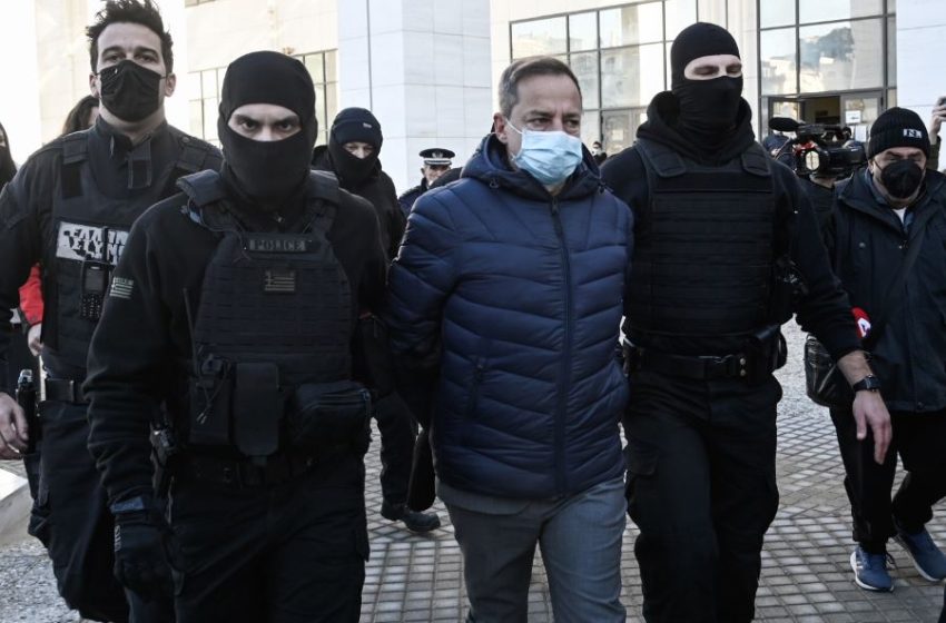  Ελεύθερος ο Λιγνάδης μέχρι το εφετείο – “Ντροπή σας ξεφτίλες” ακούστηκε στο δικαστήριο – 30.000 ευρώ η εγγύηση